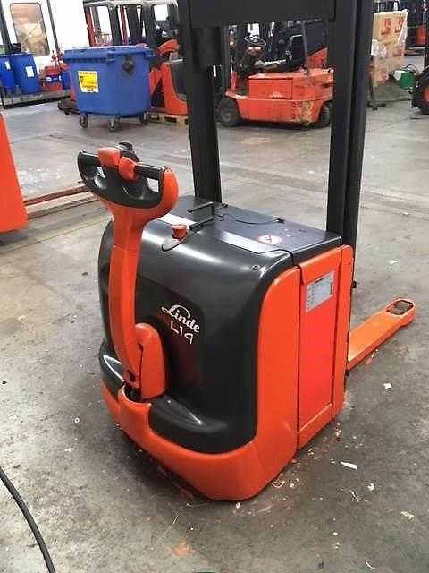 Used Forklift Linde L14 Aukšto kėlimo krautuvas su grąžulu (Image 1) Used Forklift Linde L14 Aukšto kėlimo krautuvas su grąžulu (Image 1)