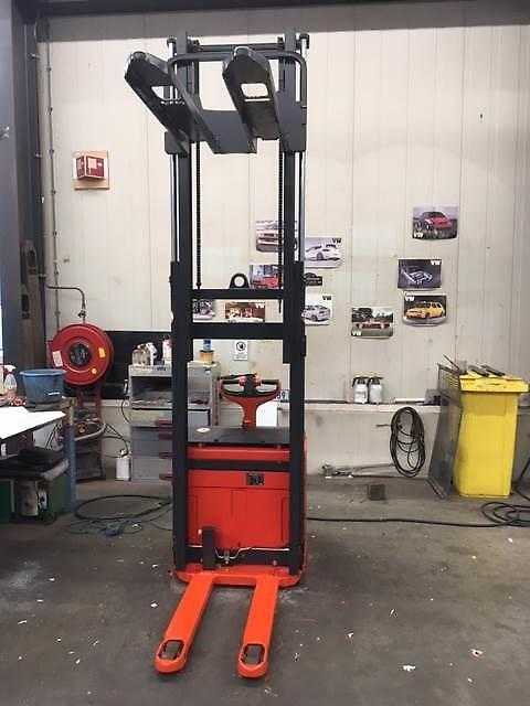 Used Forklift Linde L14 Aukšto kėlimo krautuvas su grąžulu (Image 3) Used Forklift Linde L14 Aukšto kėlimo krautuvas su grąžulu (Image 3)
