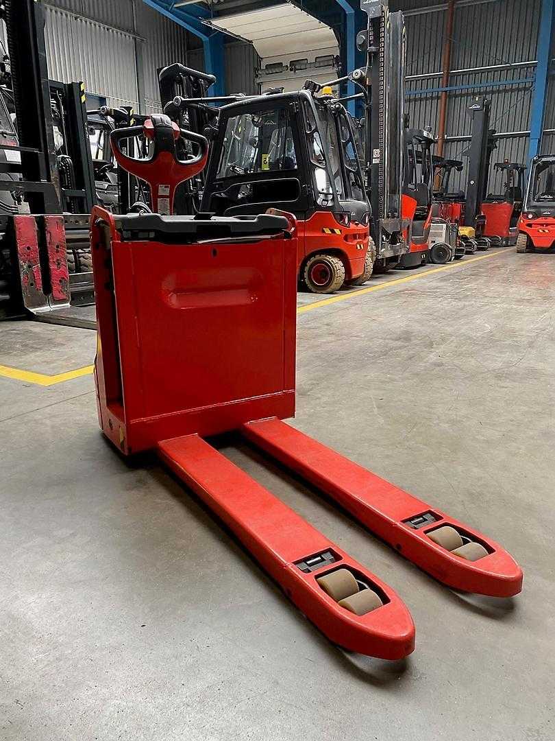 Used Forklift Linde T16 Aukšto kėlimo krautuvas su grąžulu (Image 3) Used Forklift Linde T16 Aukšto kėlimo krautuvas su grąžulu (Image 3)