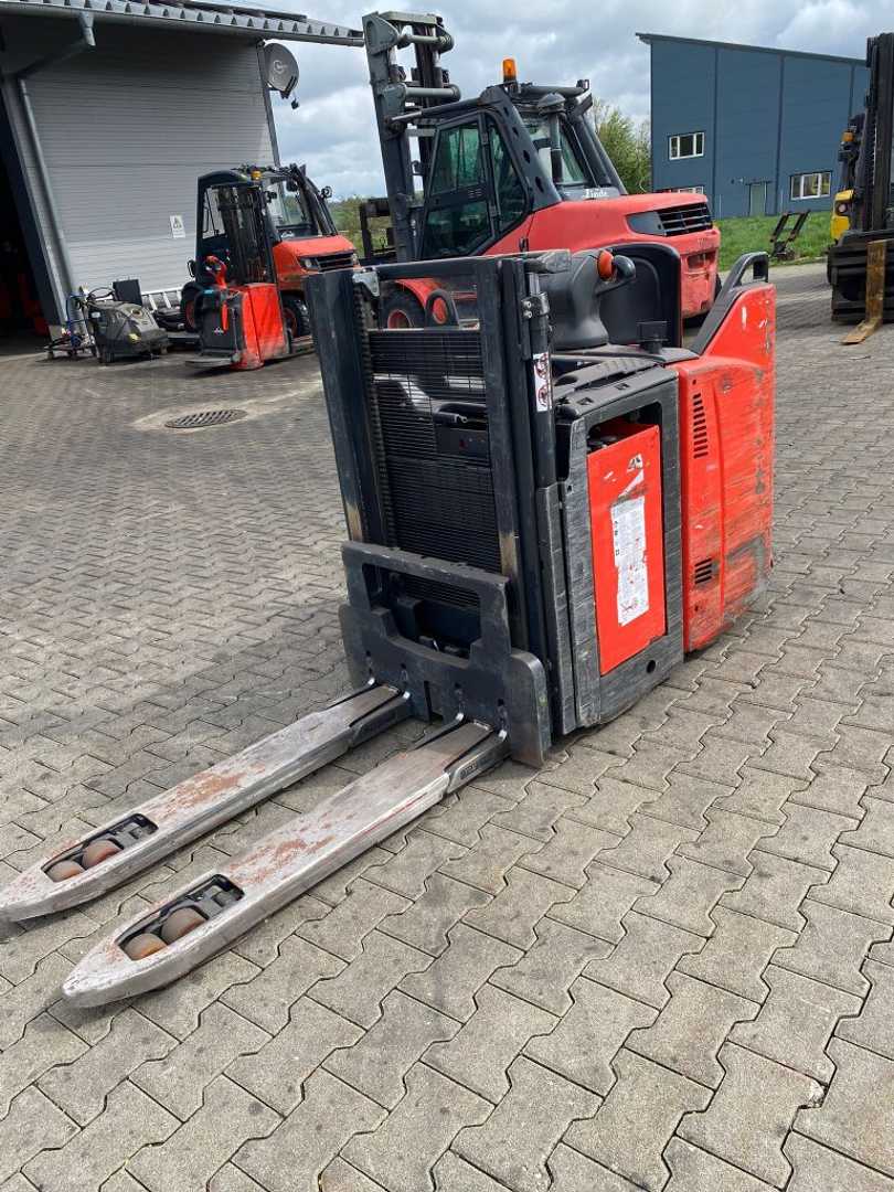 Used Forklift Linde D 12 SP Aukšto kėlimo krautuvas su grąžulu (Image 1) Used Forklift Linde D 12 SP Aukšto kėlimo krautuvas su grąžulu (Image 1)