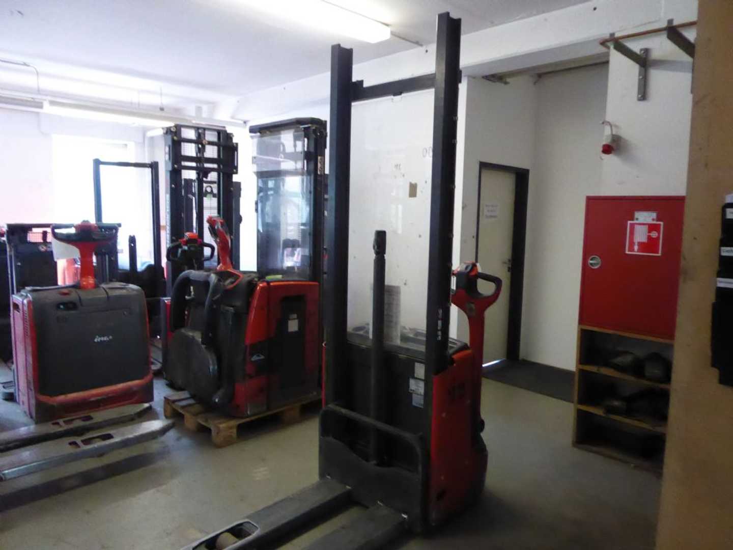 Used Forklift Linde L10B Aukšto kėlimo krautuvas su grąžulu (Image 1) Used Forklift Linde L10B Aukšto kėlimo krautuvas su grąžulu (Image 1)