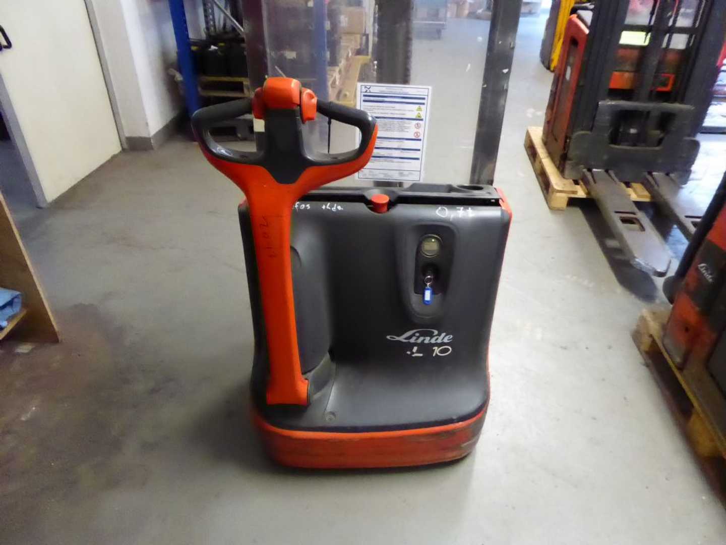 Used Forklift Linde L10B Aukšto kėlimo krautuvas su grąžulu (Image 6) Used Forklift Linde L10B Aukšto kėlimo krautuvas su grąžulu (Image 6)