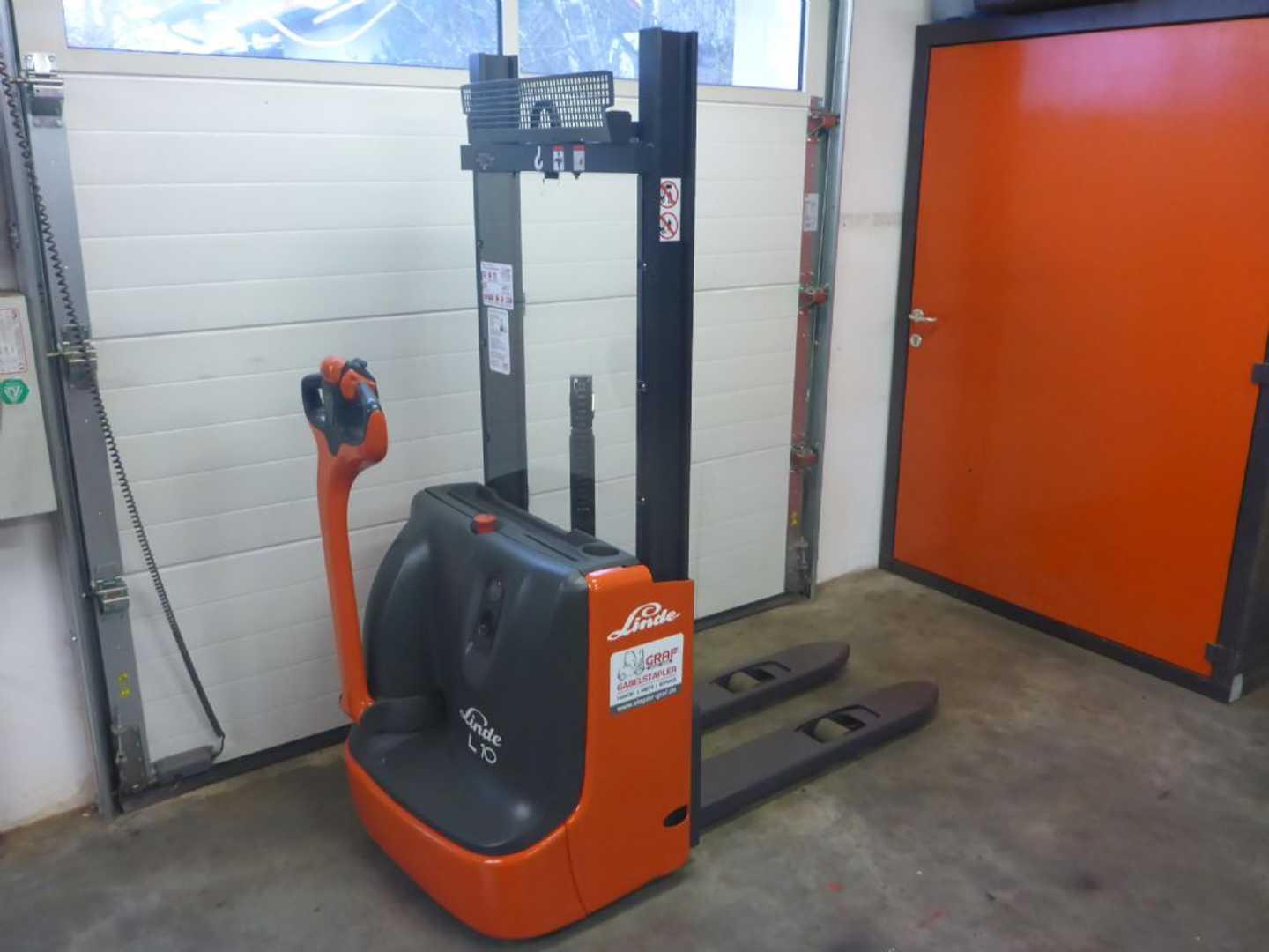 Used Forklift Linde L10 Aukšto kėlimo krautuvas su grąžulu (Image 1) Used Forklift Linde L10 Aukšto kėlimo krautuvas su grąžulu (Image 1)
