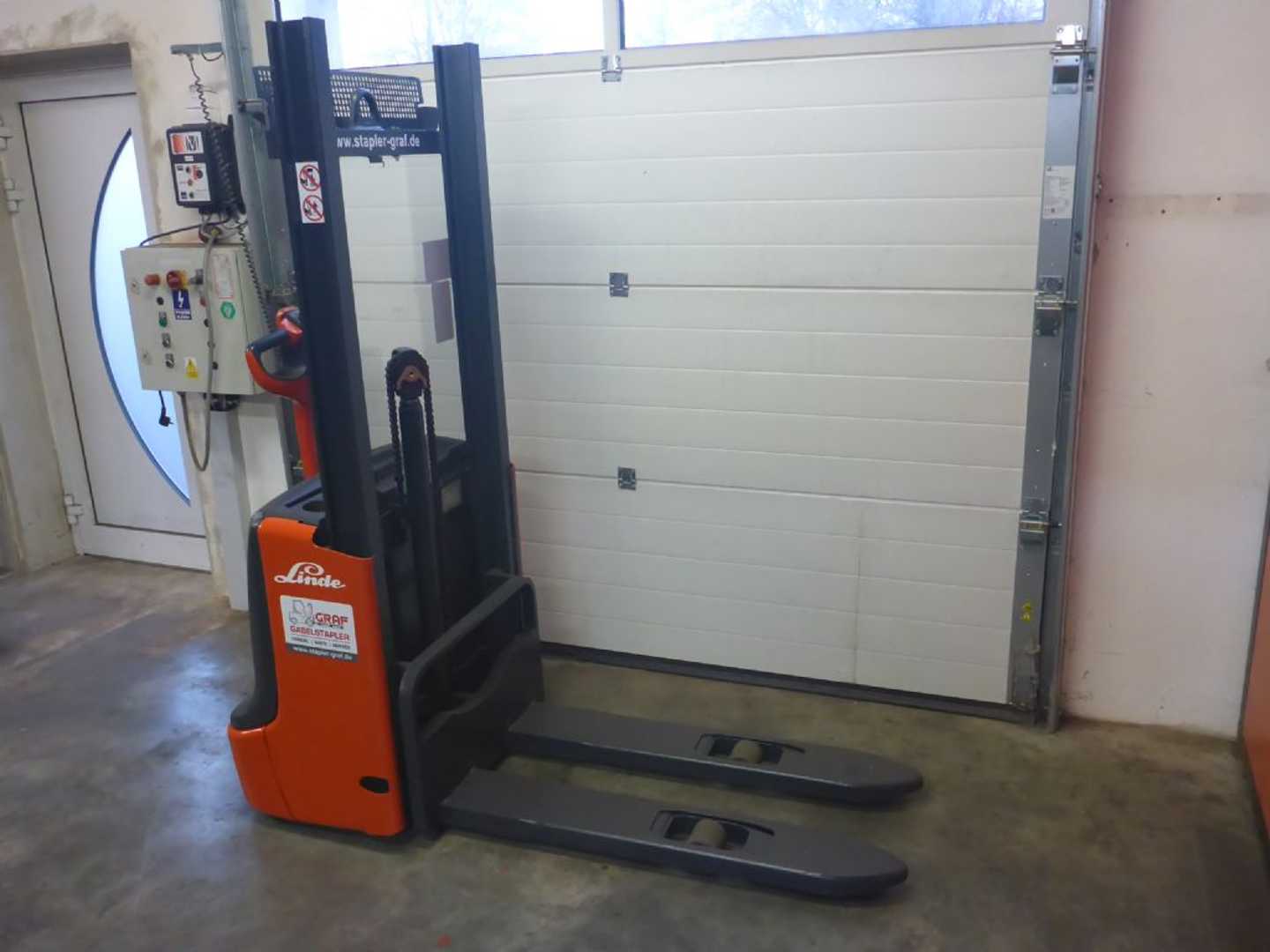 Used Forklift Linde L10 Aukšto kėlimo krautuvas su grąžulu (Image 2) Used Forklift Linde L10 Aukšto kėlimo krautuvas su grąžulu (Image 2)