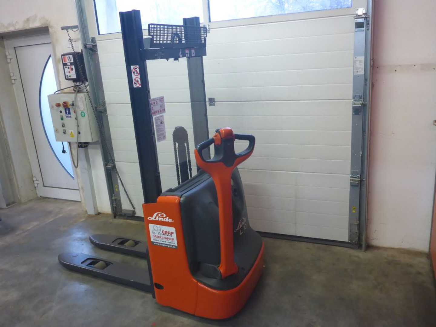 Used Forklift Linde L10 Aukšto kėlimo krautuvas su grąžulu (Image 4) Used Forklift Linde L10 Aukšto kėlimo krautuvas su grąžulu (Image 4)