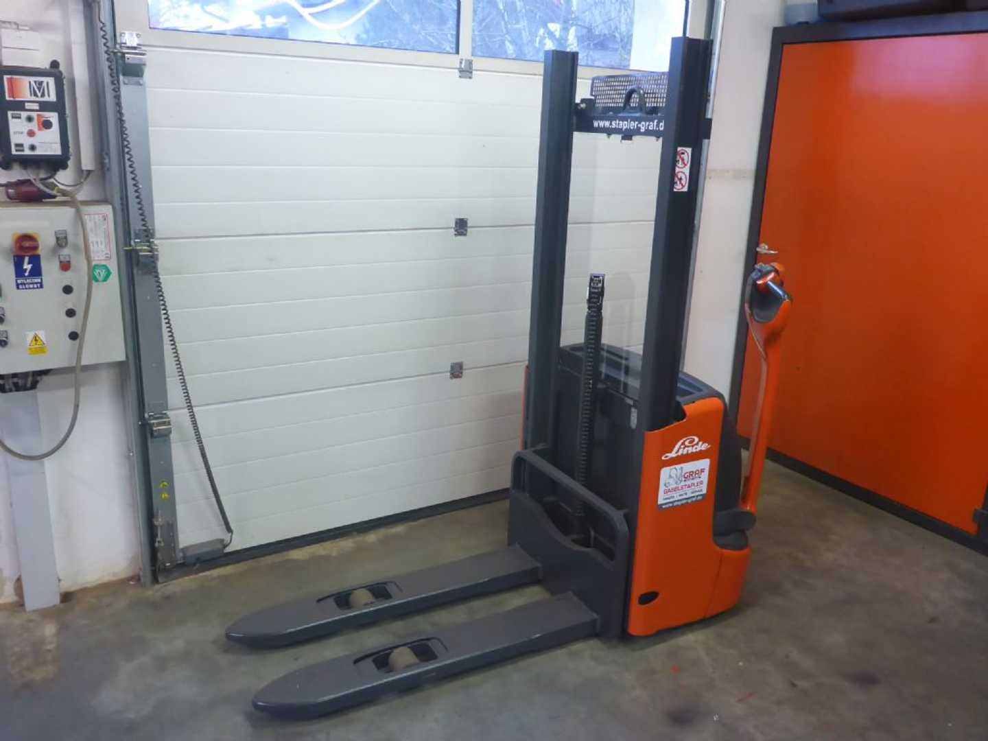 Used Forklift Linde L10 Aukšto kėlimo krautuvas su grąžulu (Image 5) Used Forklift Linde L10 Aukšto kėlimo krautuvas su grąžulu (Image 5)