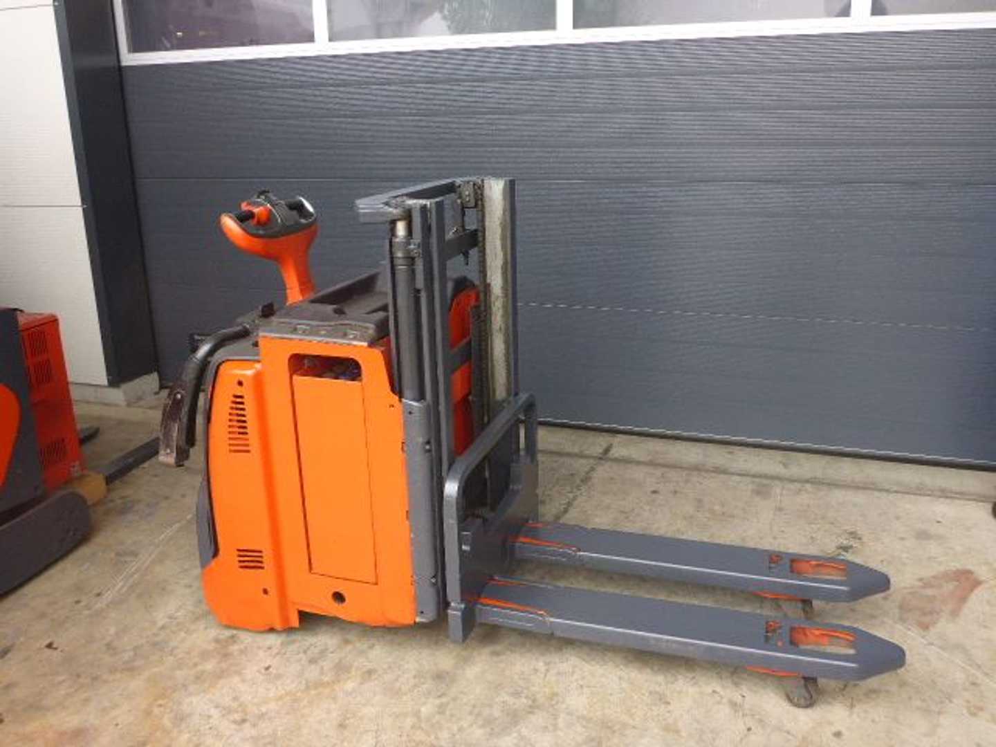 Used Forklift Linde L12 LHPAP Aukšto kėlimo krautuvas su grąžulu (Image 1) Used Forklift Linde L12 LHPAP Aukšto kėlimo krautuvas su grąžulu (Image 1)