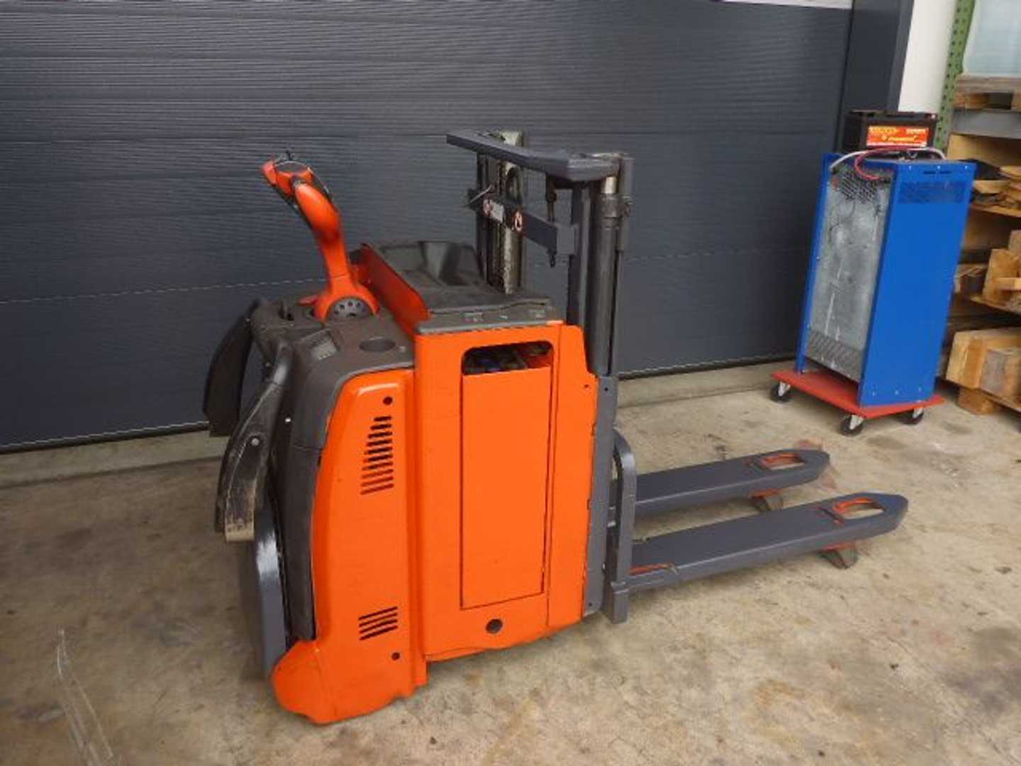 Used Forklift Linde L12 LHPAP Aukšto kėlimo krautuvas su grąžulu (Image 2) Used Forklift Linde L12 LHPAP Aukšto kėlimo krautuvas su grąžulu (Image 2)