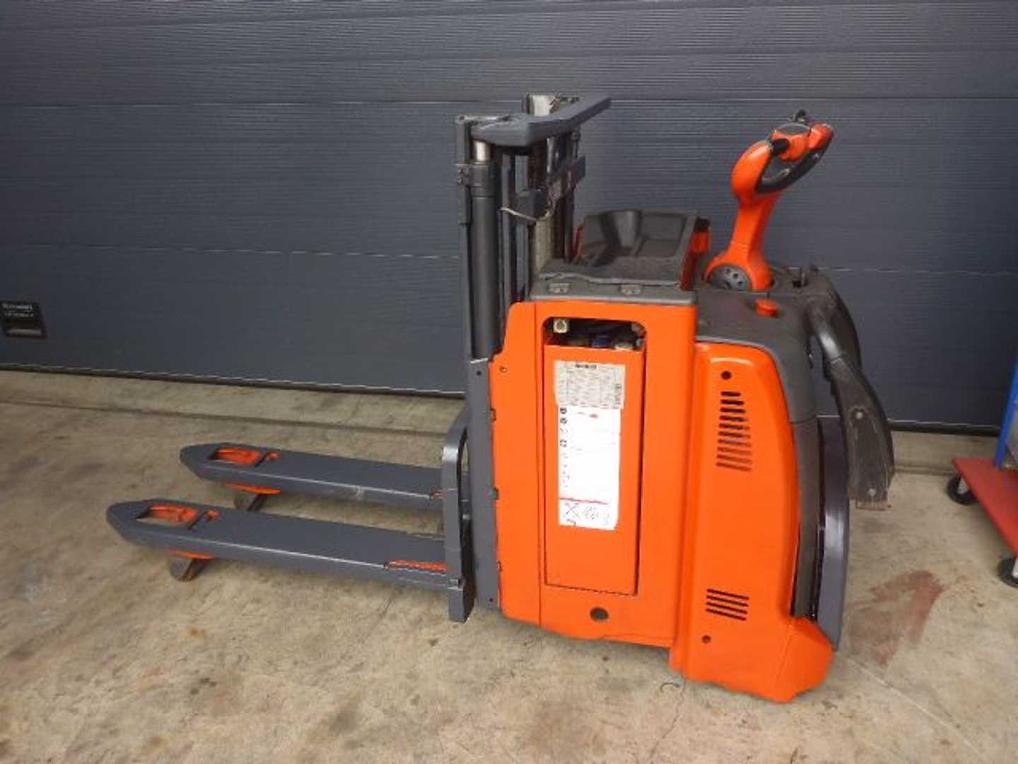 Used Forklift Linde L12 LHPAP Aukšto kėlimo krautuvas su grąžulu (Image 3) Used Forklift Linde L12 LHPAP Aukšto kėlimo krautuvas su grąžulu (Image 3)