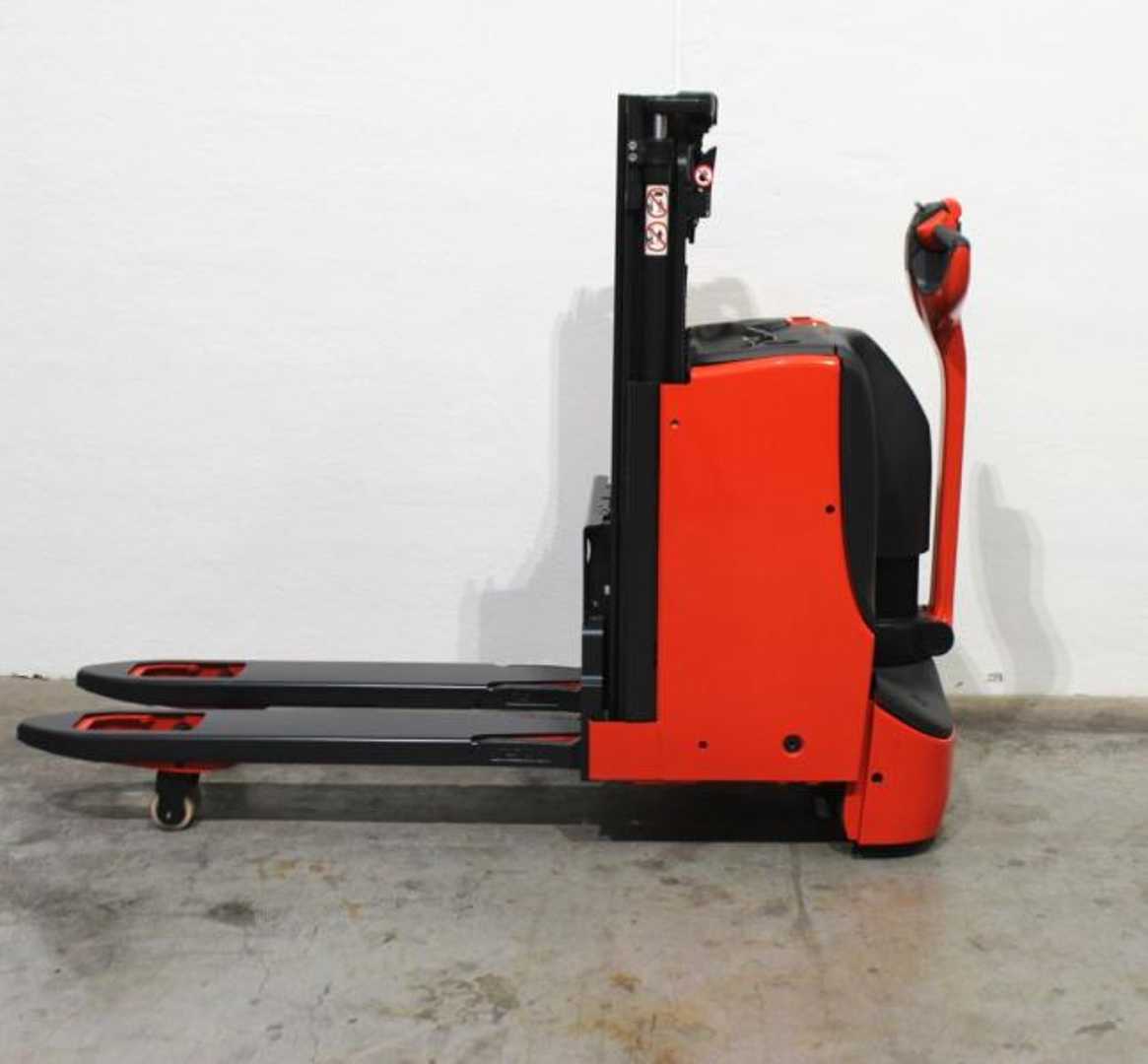 Used Forklift Linde D 08 1160-01 Aukšto kėlimo krautuvas su grąžulu (Image 4) Used Forklift Linde D 08 1160-01 Aukšto kėlimo krautuvas su grąžulu (Image 4)