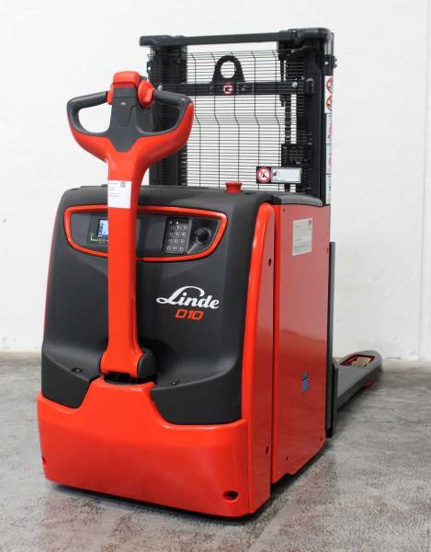 Used Forklift Linde D 10 1163 Aukšto kėlimo krautuvas su grąžulu (Image 7) Used Forklift Linde D 10 1163 Aukšto kėlimo krautuvas su grąžulu (Image 7)