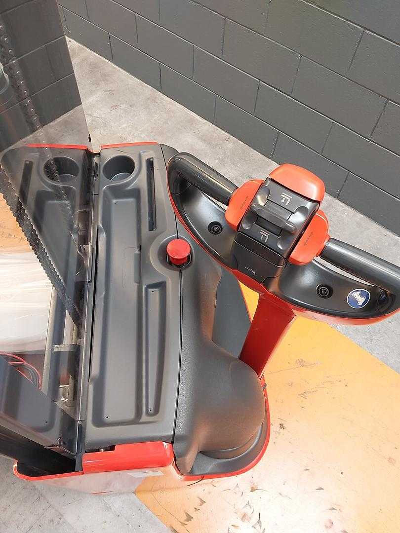 Used Forklift Linde L10 Aukšto kėlimo krautuvas su grąžulu (Image 2) Used Forklift Linde L10 Aukšto kėlimo krautuvas su grąžulu (Image 2)