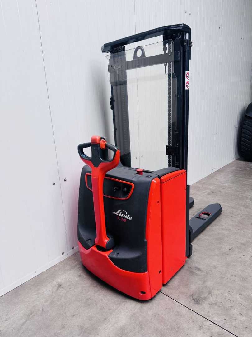 Used Forklift Linde L 14 i Batterie Bj.21 Aukšto kėlimo krautuvas su grąžulu (Image 1) Used Forklift Linde L 14 i Batterie Bj.21 Aukšto kėlimo krautuvas su grąžulu (Image 1)