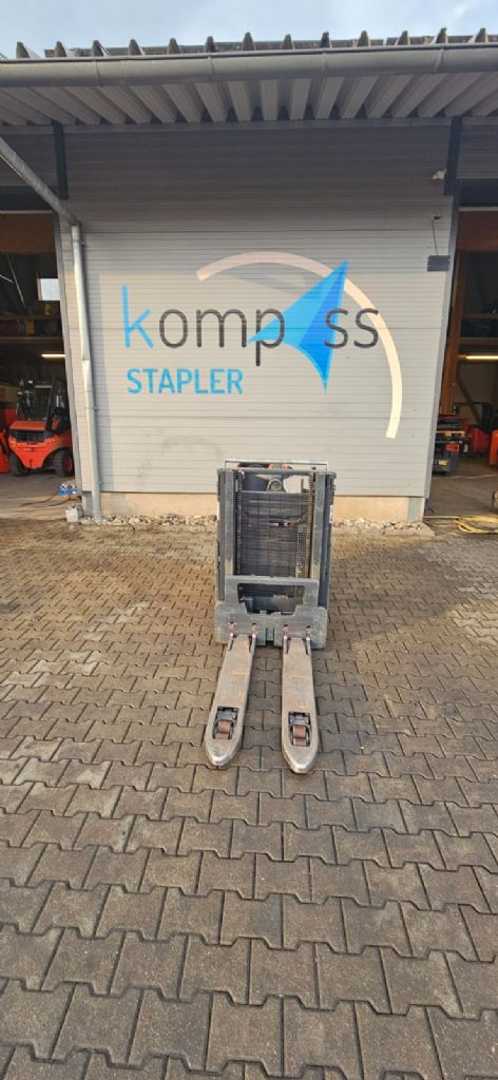 Used Forklift Linde D 12 SP Aukšto kėlimo krautuvas su grąžulu (Image 1) Used Forklift Linde D 12 SP Aukšto kėlimo krautuvas su grąžulu (Image 1)