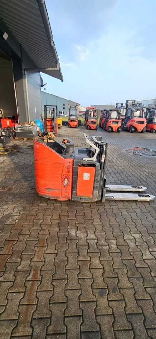 Used Forklift Linde D 12 SP Aukšto kėlimo krautuvas su grąžulu (Image 4) Used Forklift Linde D 12 SP Aukšto kėlimo krautuvas su grąžulu (Image 4)
