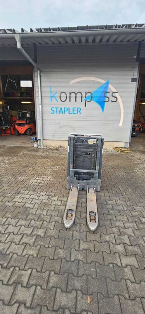 Used Forklift Linde D 12 SP Aukšto kėlimo krautuvas su grąžulu (Image 1) Used Forklift Linde D 12 SP Aukšto kėlimo krautuvas su grąžulu (Image 1)