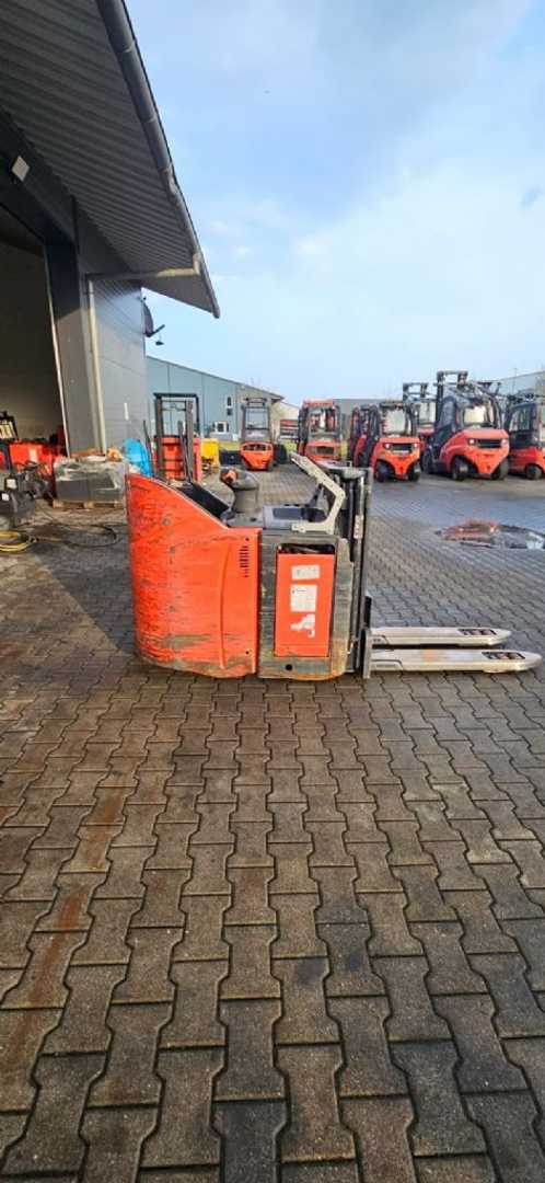 Used Forklift Linde D 12 SP Aukšto kėlimo krautuvas su grąžulu (Image 4) Used Forklift Linde D 12 SP Aukšto kėlimo krautuvas su grąžulu (Image 4)