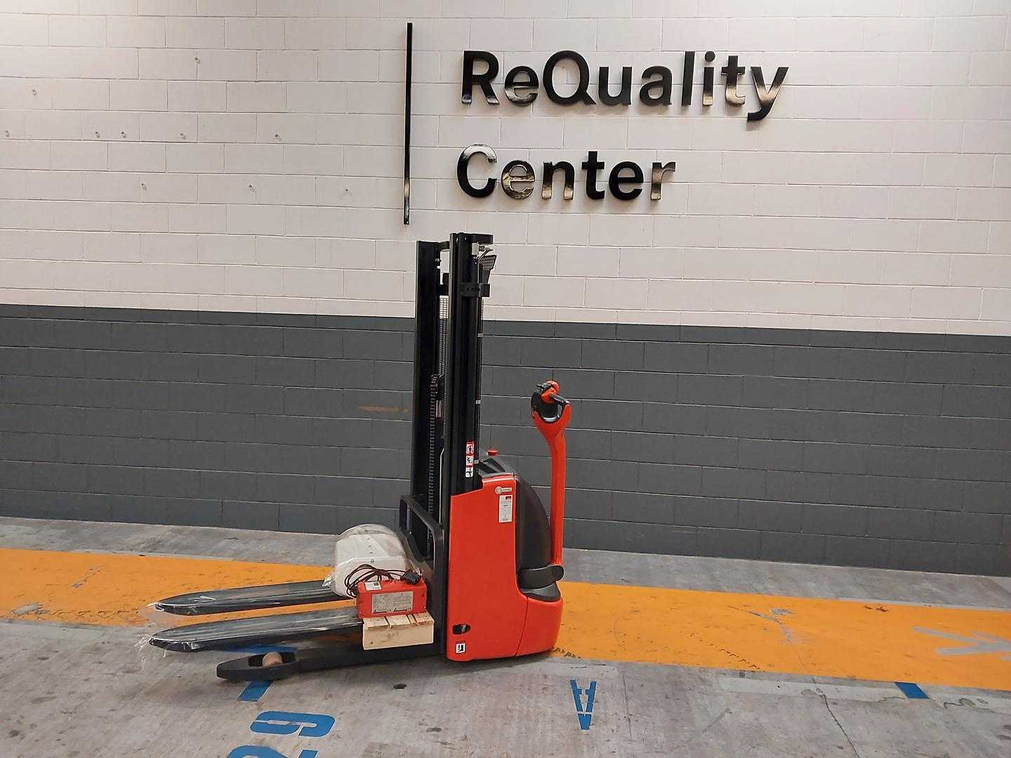 Used Forklift Linde L12 Aukšto kėlimo krautuvas su grąžulu (Image 1) Used Forklift Linde L12 Aukšto kėlimo krautuvas su grąžulu (Image 1)