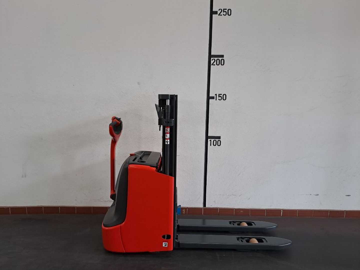 Used Forklift Linde L12 i Aukšto kėlimo krautuvas su grąžulu (Image 1) Used Forklift Linde L12 i Aukšto kėlimo krautuvas su grąžulu (Image 1)