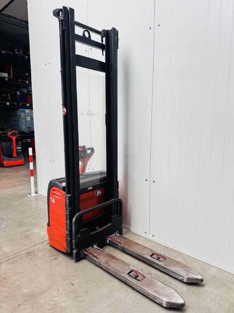 Used Forklift Linde L 10 Aukšto kėlimo krautuvas su grąžulu (Image 4) Used Forklift Linde L 10 Aukšto kėlimo krautuvas su grąžulu (Image 4)