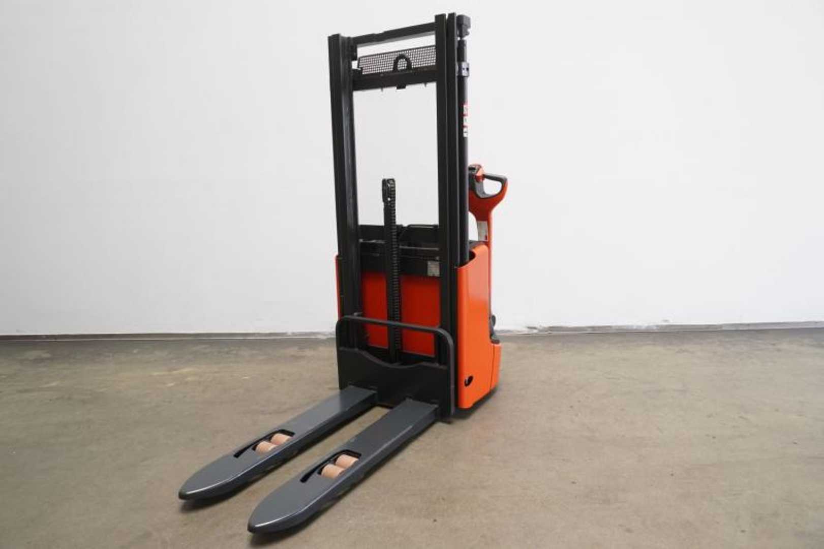 Used Forklift Linde L 12 1172 Aukšto kėlimo krautuvas su grąžulu (Image 2) Used Forklift Linde L 12 1172 Aukšto kėlimo krautuvas su grąžulu (Image 2)