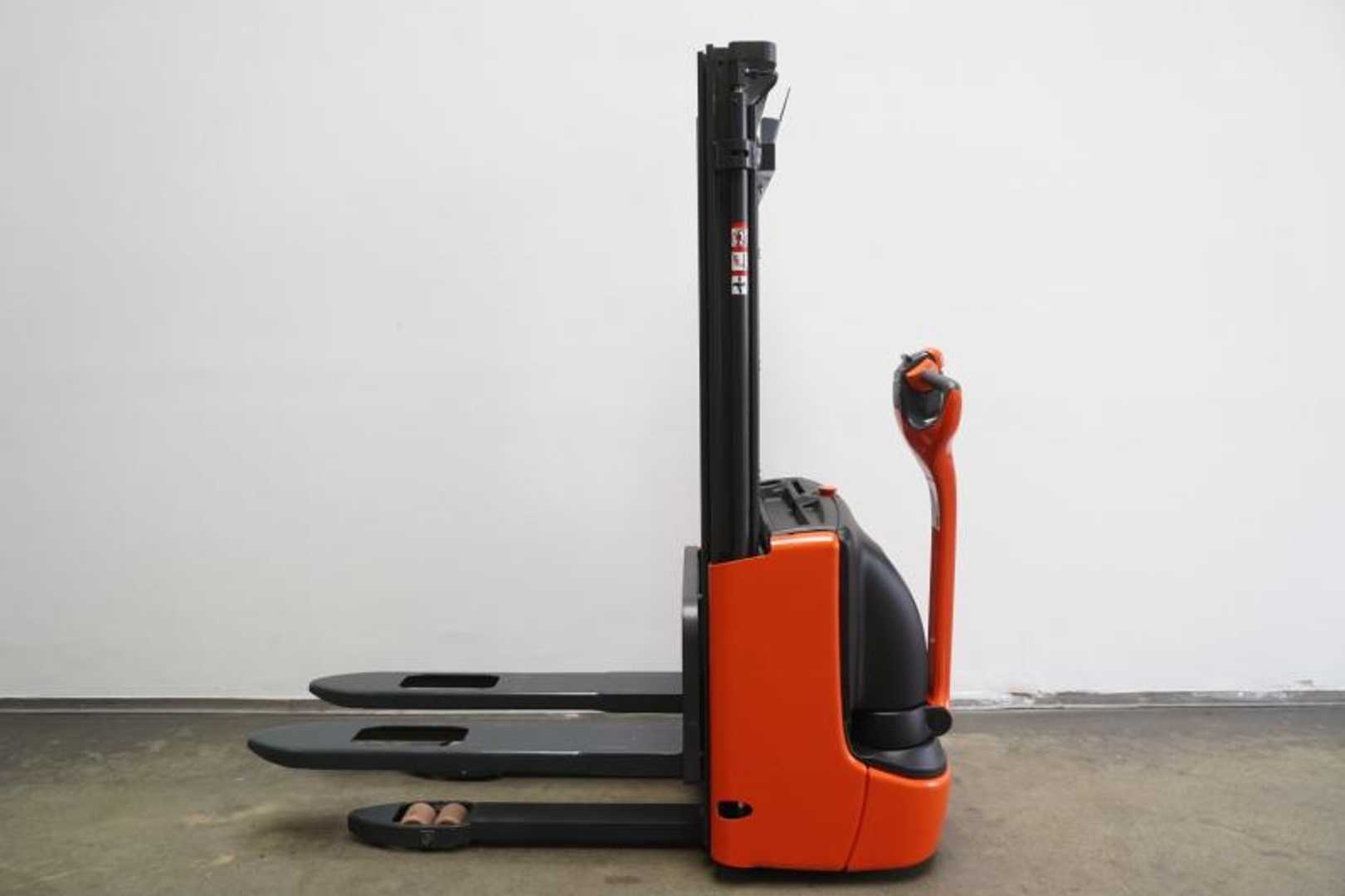 Used Forklift Linde L 12 1172 Aukšto kėlimo krautuvas su grąžulu (Image 3) Used Forklift Linde L 12 1172 Aukšto kėlimo krautuvas su grąžulu (Image 3)