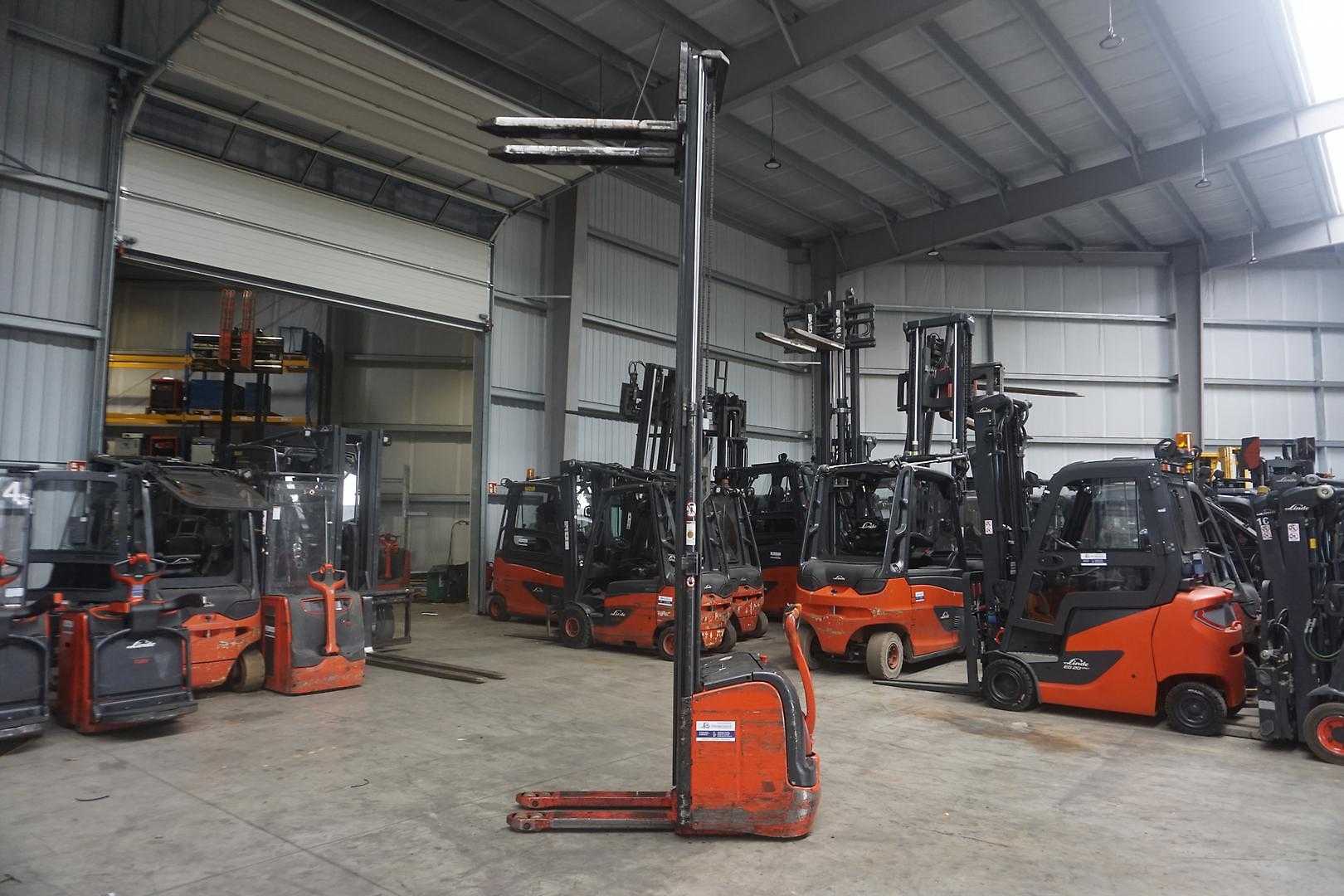 Used Forklift Linde L 14 - 3.910mm Hubhöhe Aukšto kėlimo krautuvas su grąžulu (Image 2) Used Forklift Linde L 14 - 3.910mm Hubhöhe Aukšto kėlimo krautuvas su grąžulu (Image 2)