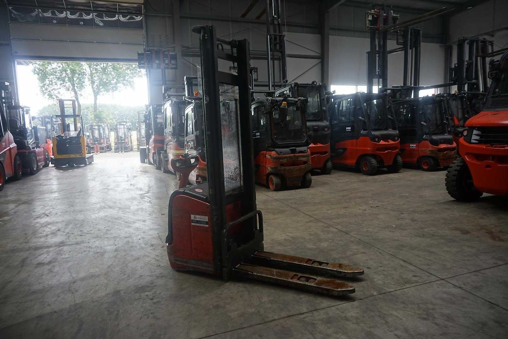 Used Forklift Linde L 14 - 3.910mm Hubhöhe Aukšto kėlimo krautuvas su grąžulu (Image 3) Used Forklift Linde L 14 - 3.910mm Hubhöhe Aukšto kėlimo krautuvas su grąžulu (Image 3)