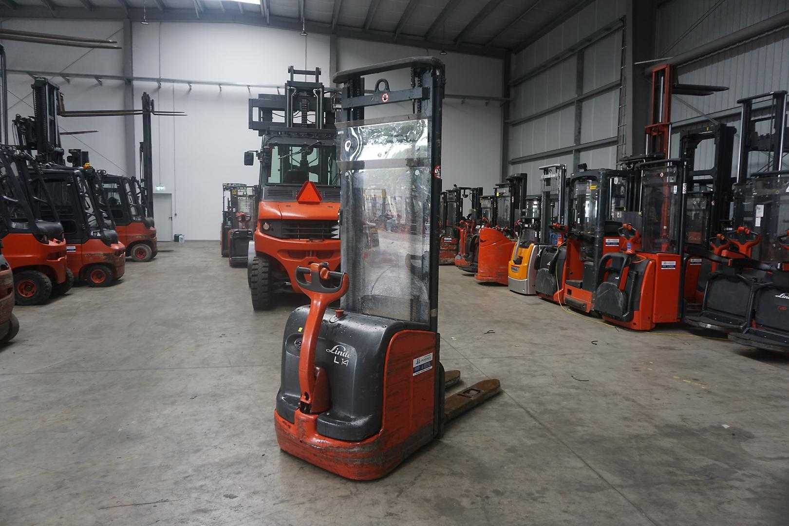 Used Forklift Linde L 14 - 3.910mm Hubhöhe Aukšto kėlimo krautuvas su grąžulu (Image 4) Used Forklift Linde L 14 - 3.910mm Hubhöhe Aukšto kėlimo krautuvas su grąžulu (Image 4)