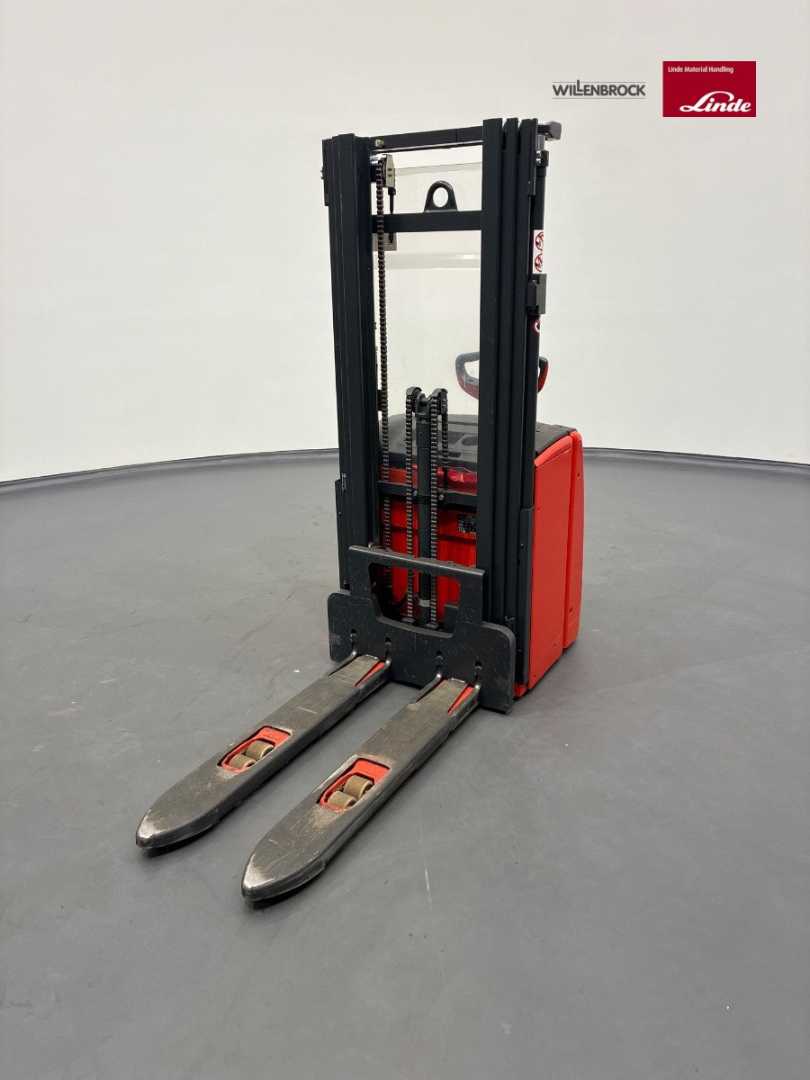 Used Forklift Linde L14-1173-01 Aukšto kėlimo krautuvas su grąžulu (Image 2) Used Forklift Linde L14-1173-01 Aukšto kėlimo krautuvas su grąžulu (Image 2)