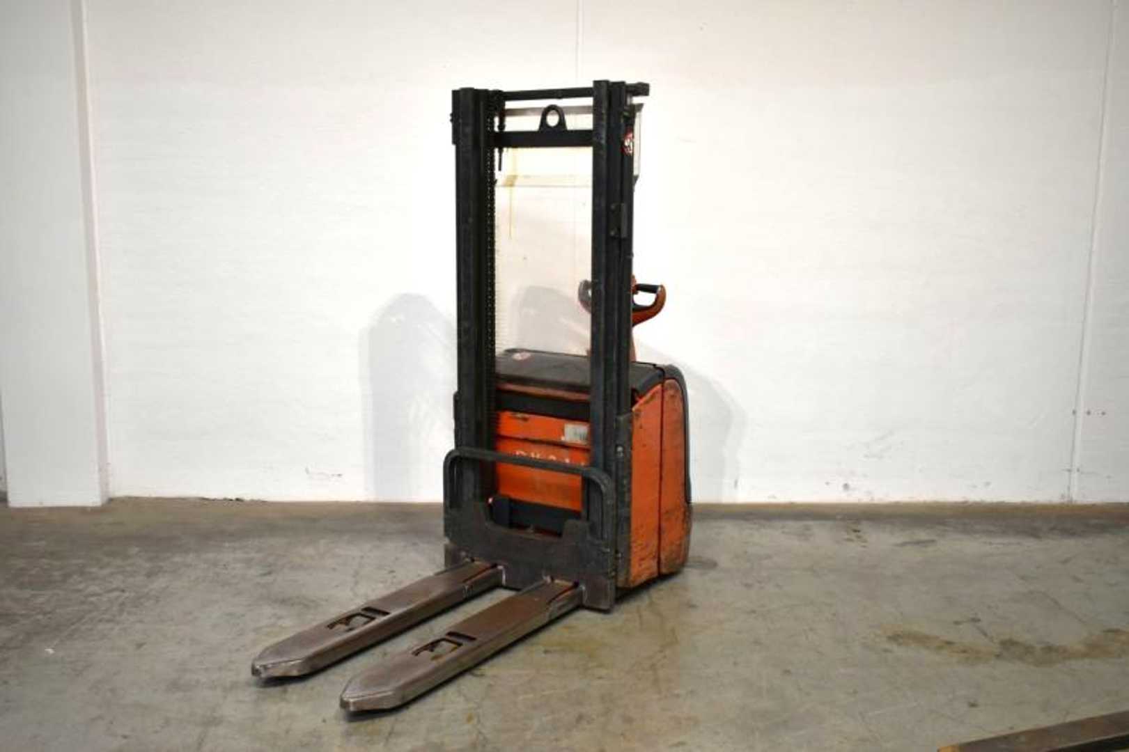 Used Forklift Linde L 14 i 372 Aukšto kėlimo krautuvas su grąžulu (Image 2) Used Forklift Linde L 14 i 372 Aukšto kėlimo krautuvas su grąžulu (Image 2)