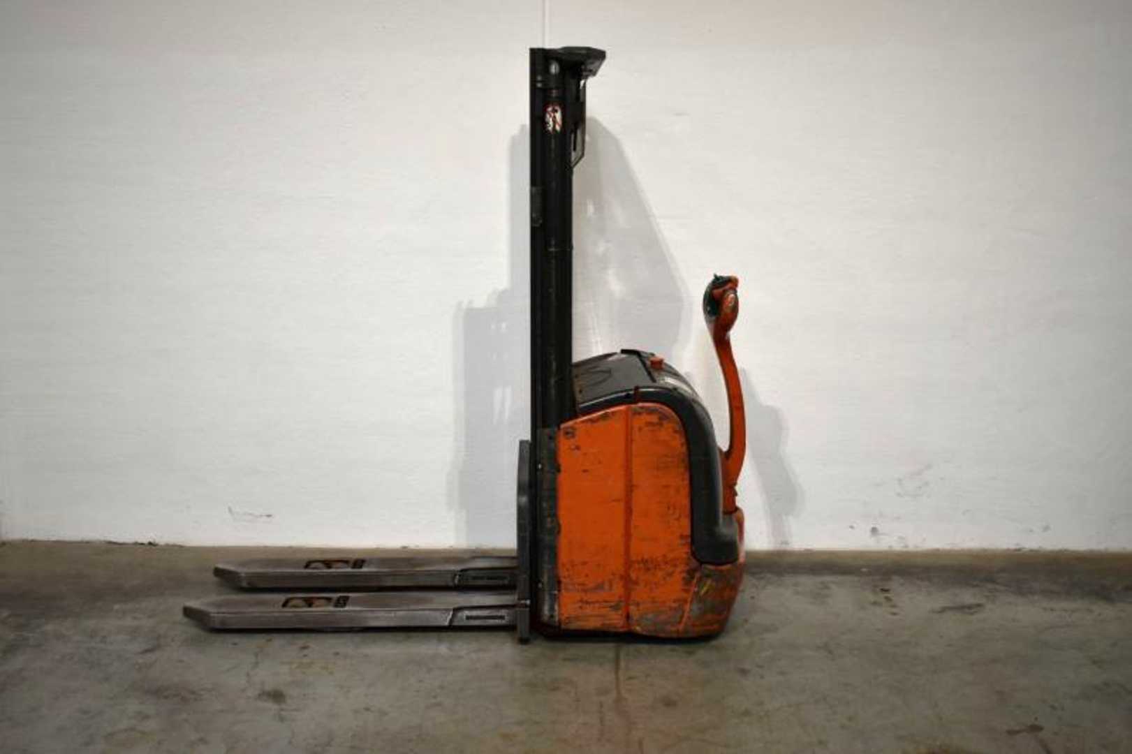 Used Forklift Linde L 14 i 372 Aukšto kėlimo krautuvas su grąžulu (Image 3) Used Forklift Linde L 14 i 372 Aukšto kėlimo krautuvas su grąžulu (Image 3)