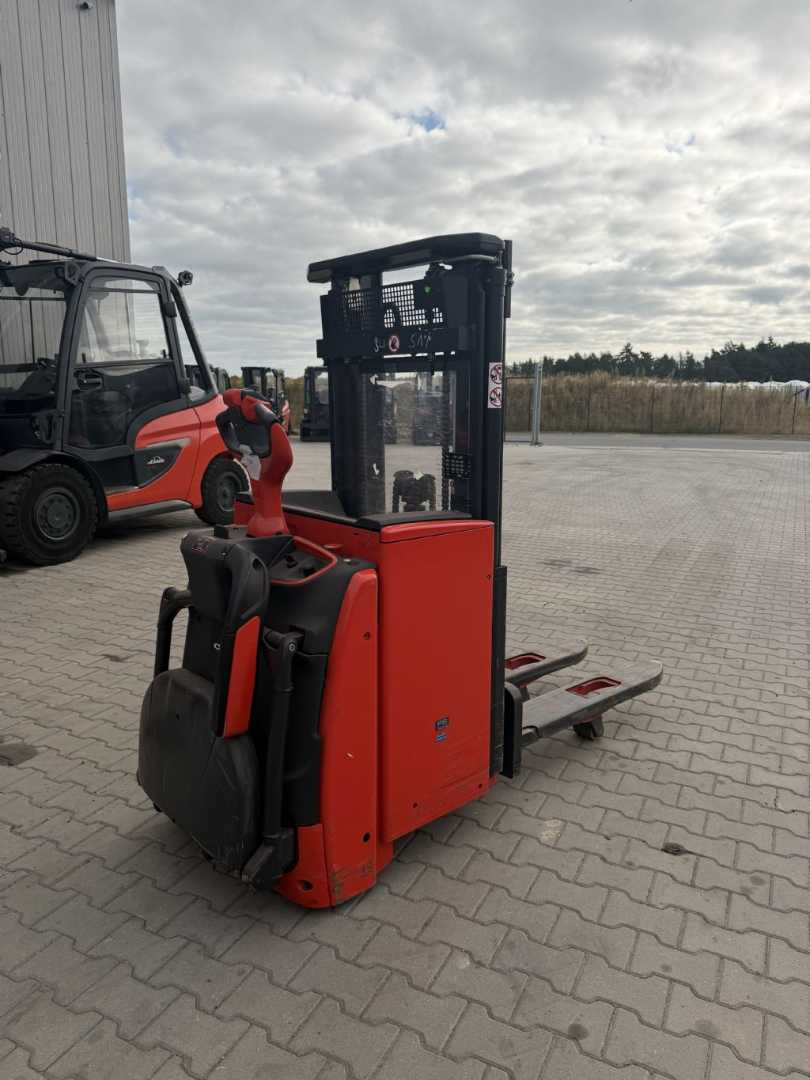 Used Forklift Linde L14API Aukšto kėlimo krautuvas su grąžulu (Image 3) Used Forklift Linde L14API Aukšto kėlimo krautuvas su grąžulu (Image 3)