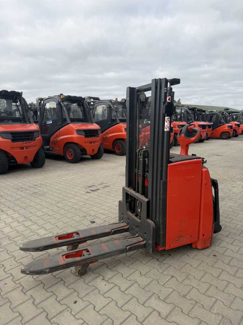 Used Forklift Linde L14API Aukšto kėlimo krautuvas su grąžulu (Image 6) Used Forklift Linde L14API Aukšto kėlimo krautuvas su grąžulu (Image 6)