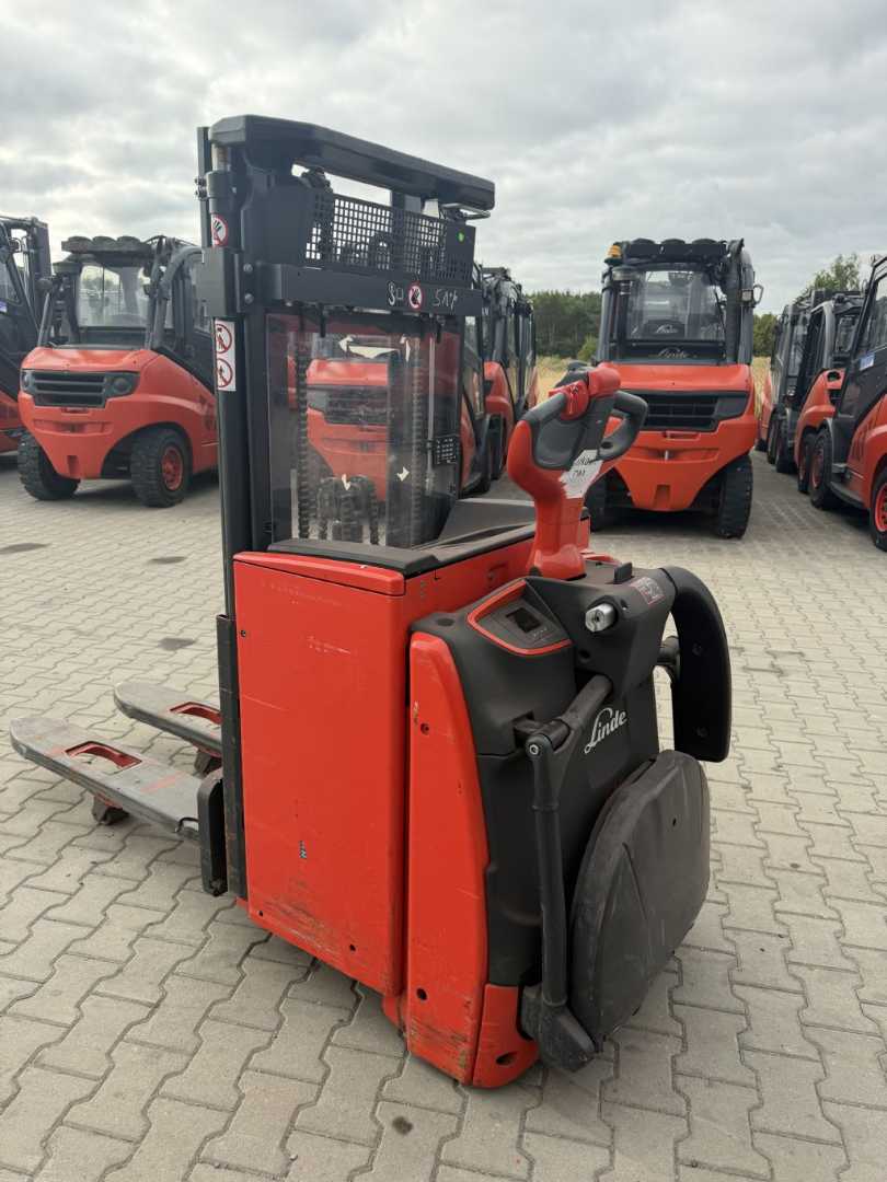 Used Forklift Linde L14API Aukšto kėlimo krautuvas su grąžulu (Image 9) Used Forklift Linde L14API Aukšto kėlimo krautuvas su grąžulu (Image 9)