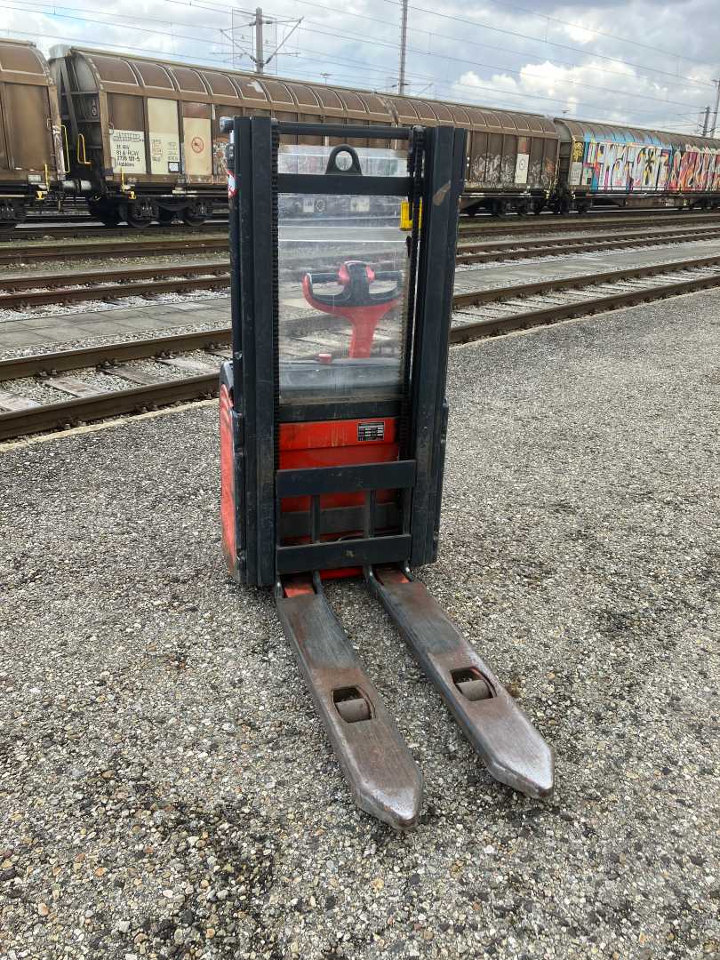 Used Forklift Linde L10 Aukšto kėlimo krautuvas su grąžulu (Image 2)