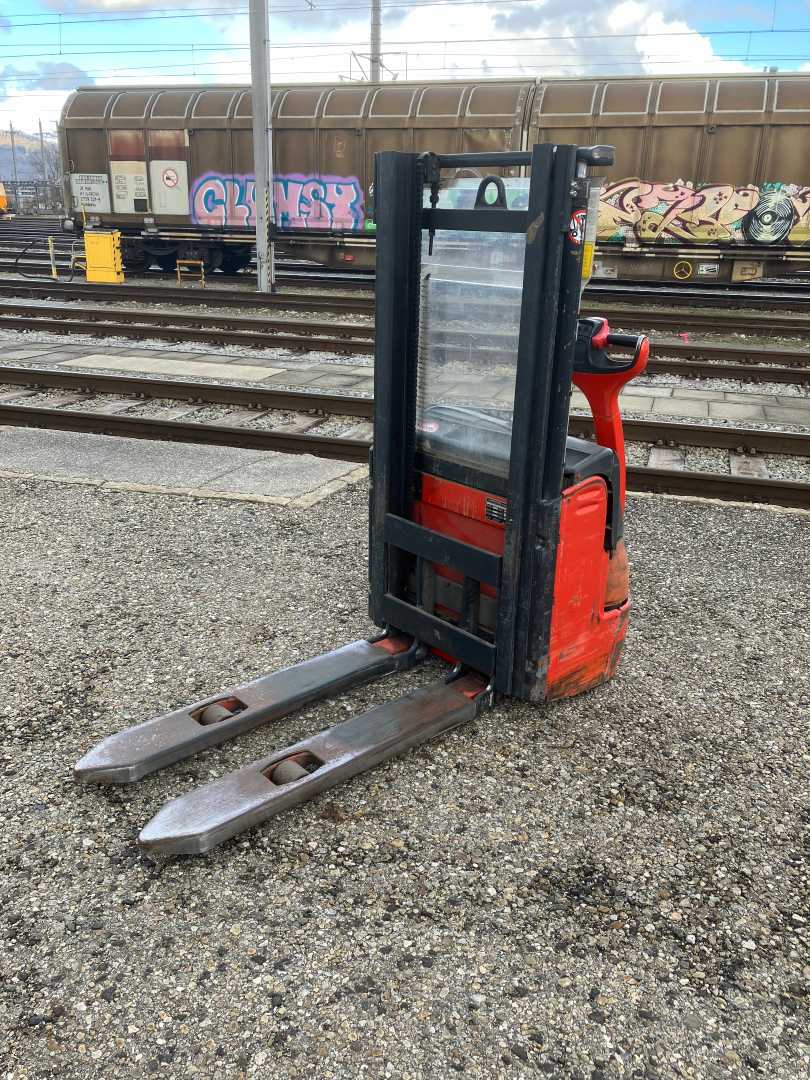 Used Forklift Linde L10 Aukšto kėlimo krautuvas su grąžulu (Image 3)