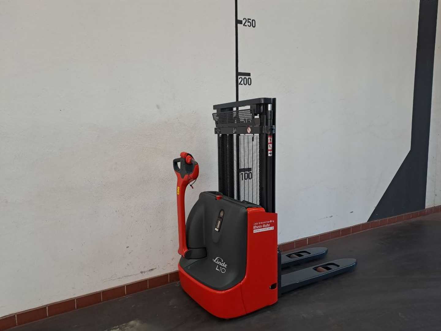 Used Forklift Linde L10 Aukšto kėlimo krautuvas su grąžulu (Image 2)