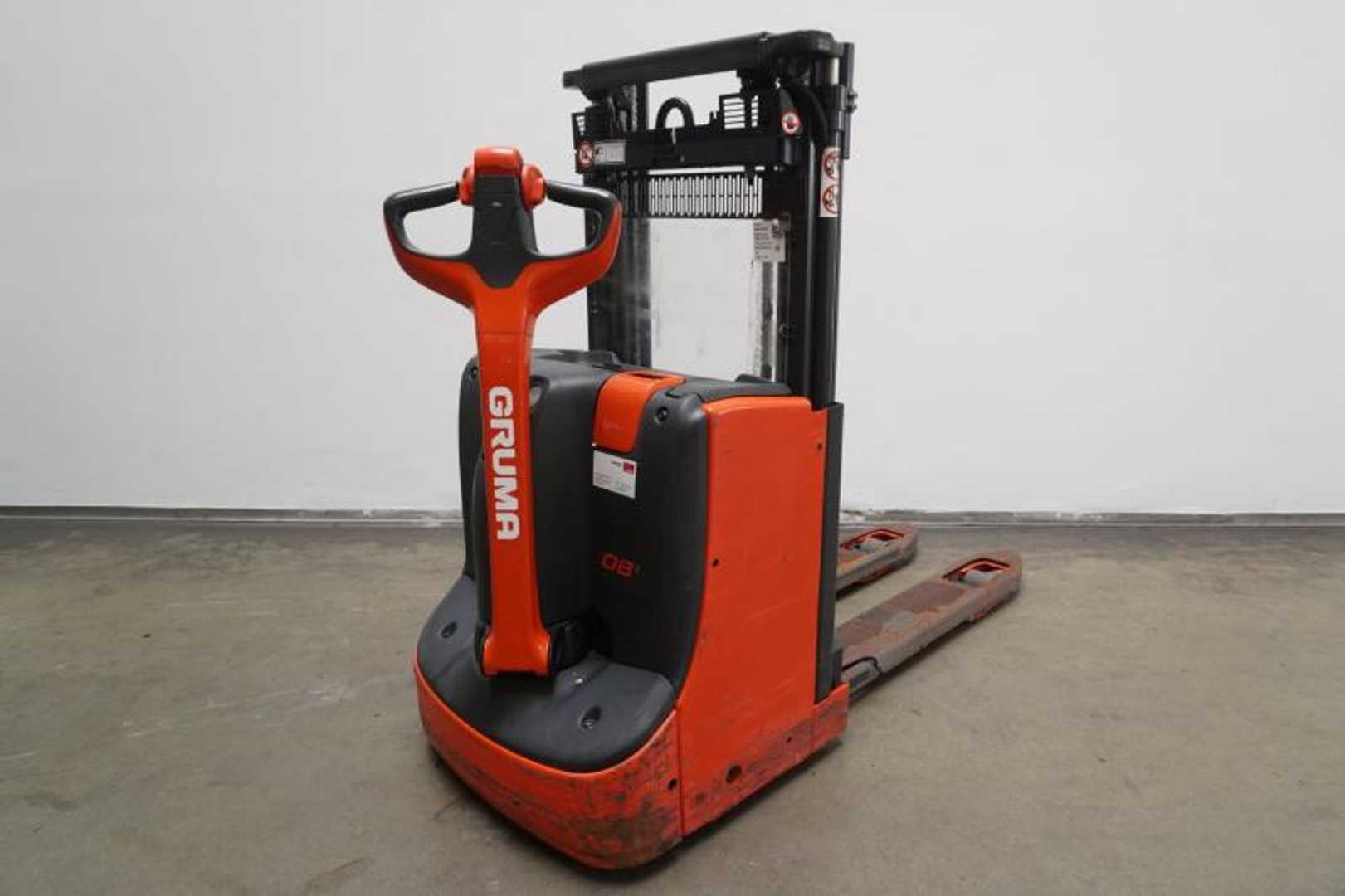 Used Forklift Linde D 08 1160 Aukšto kėlimo krautuvas su grąžulu (Image 1) Used Forklift Linde D 08 1160 Aukšto kėlimo krautuvas su grąžulu (Image 1)