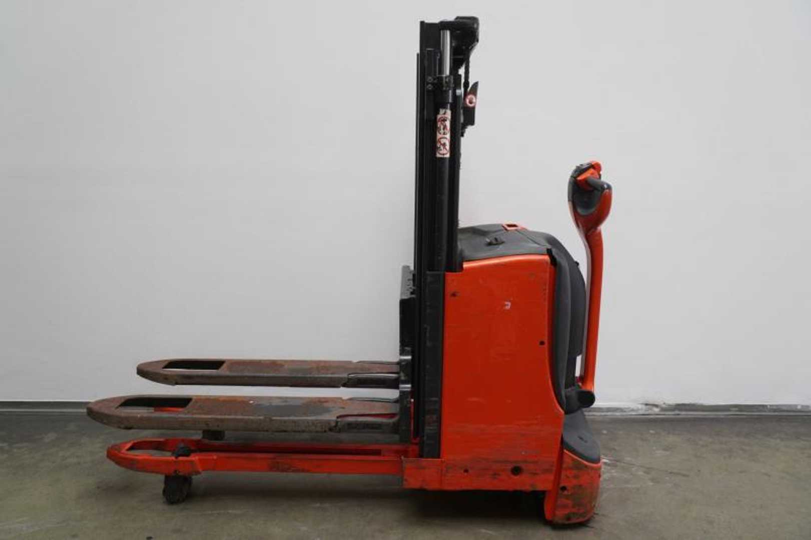 Used Forklift Linde D 08 1160 Aukšto kėlimo krautuvas su grąžulu (Image 3) Used Forklift Linde D 08 1160 Aukšto kėlimo krautuvas su grąžulu (Image 3)