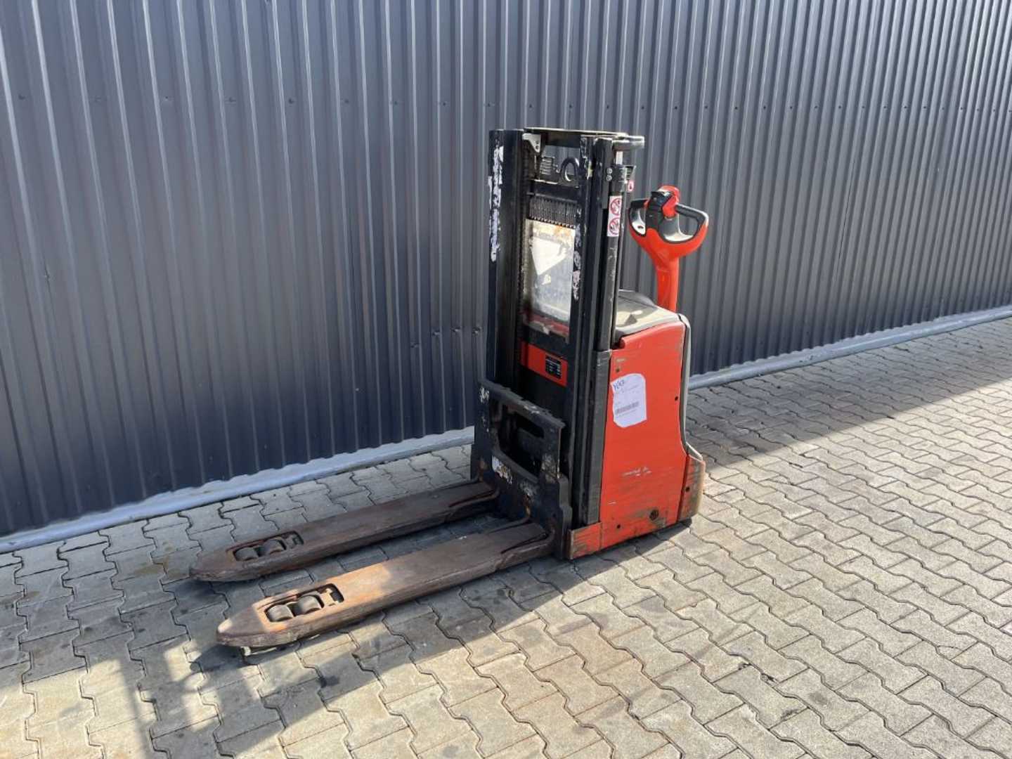 Used Forklift Linde D08 Aukšto kėlimo krautuvas su grąžulu (Image 1) Used Forklift Linde D08 Aukšto kėlimo krautuvas su grąžulu (Image 1)