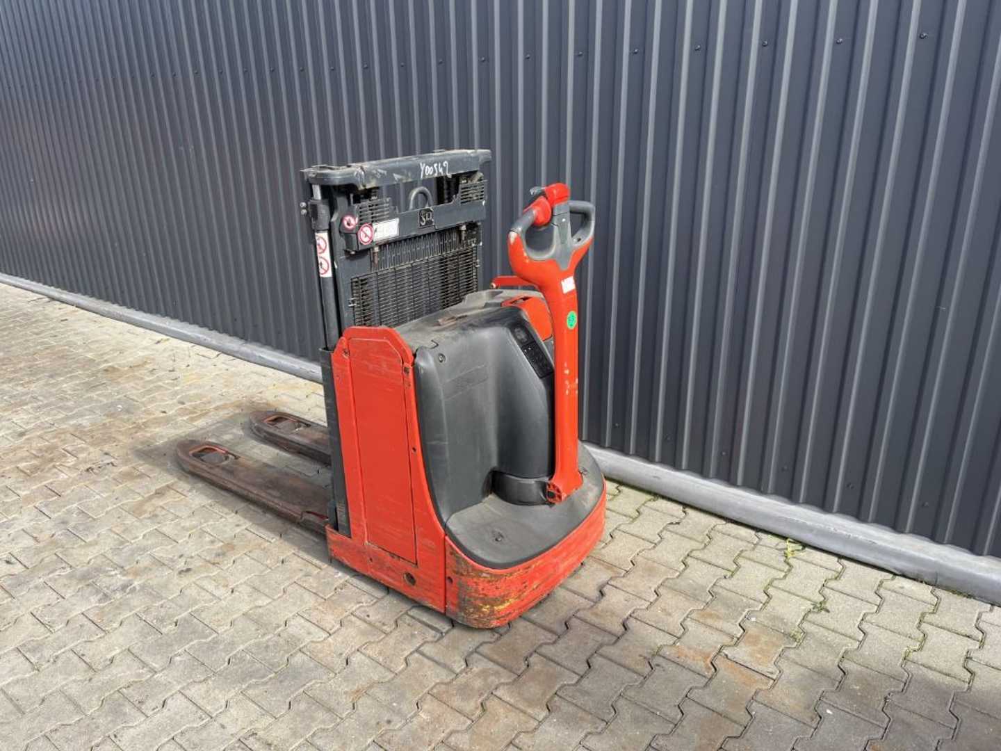 Used Forklift Linde D08 Aukšto kėlimo krautuvas su grąžulu (Image 3) Used Forklift Linde D08 Aukšto kėlimo krautuvas su grąžulu (Image 3)