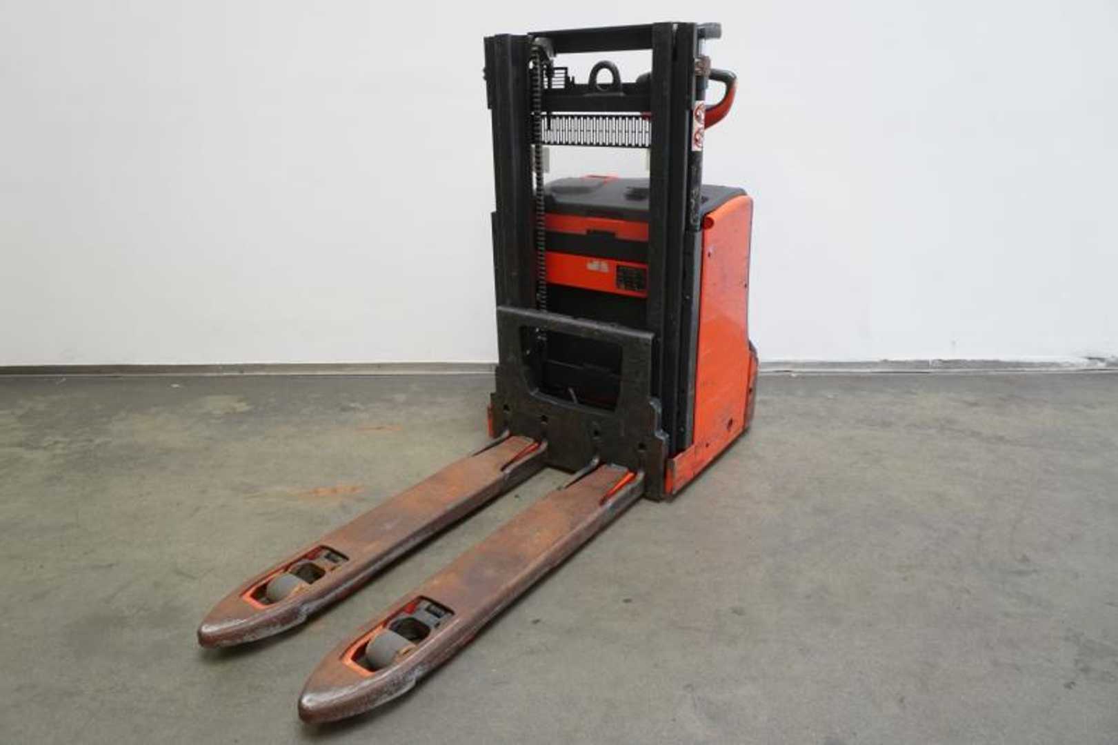 Used Forklift Linde D 08 1160 Aukšto kėlimo krautuvas su grąžulu (Image 2) Used Forklift Linde D 08 1160 Aukšto kėlimo krautuvas su grąžulu (Image 2)