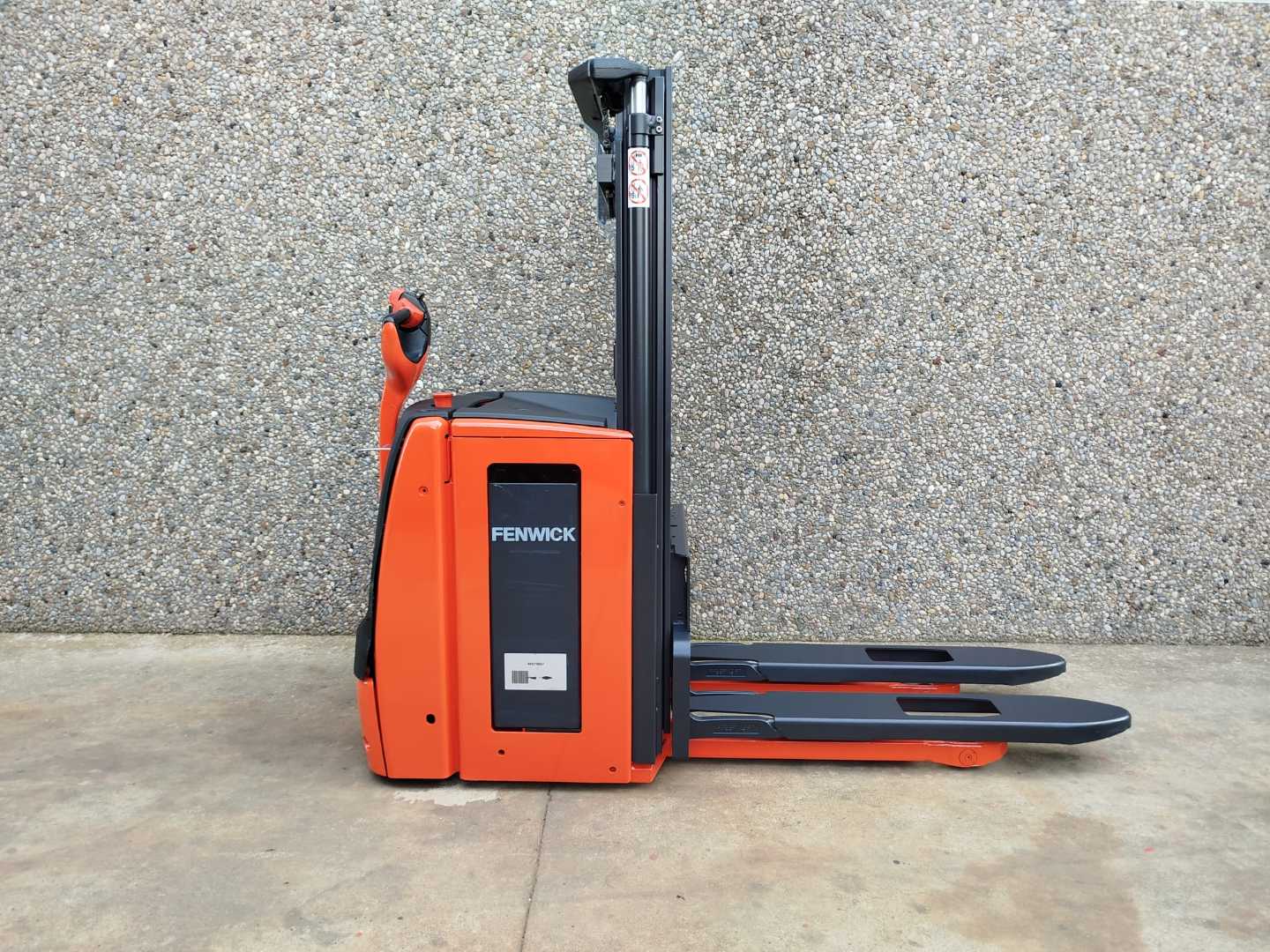 Used Forklift Linde L14 Aukšto kėlimo krautuvas su grąžulu (Image 2) Used Forklift Linde L14 Aukšto kėlimo krautuvas su grąžulu (Image 2)