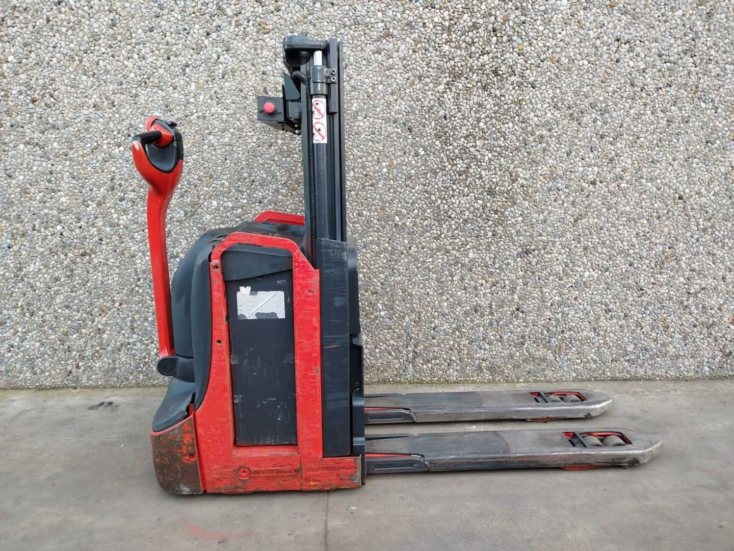 Used Forklift Linde D08 Aukšto kėlimo krautuvas su grąžulu (Image 2) Used Forklift Linde D08 Aukšto kėlimo krautuvas su grąžulu (Image 2)