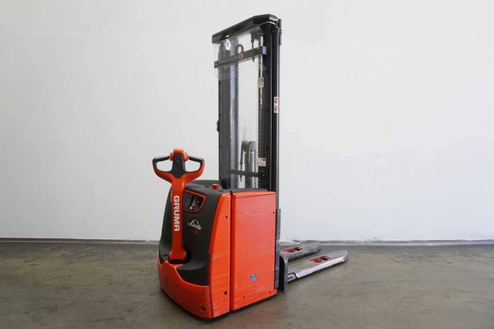 Used Forklift Linde L 16 1173 Aukšto kėlimo krautuvas su grąžulu (Image 1) Used Forklift Linde L 16 1173 Aukšto kėlimo krautuvas su grąžulu (Image 1)
