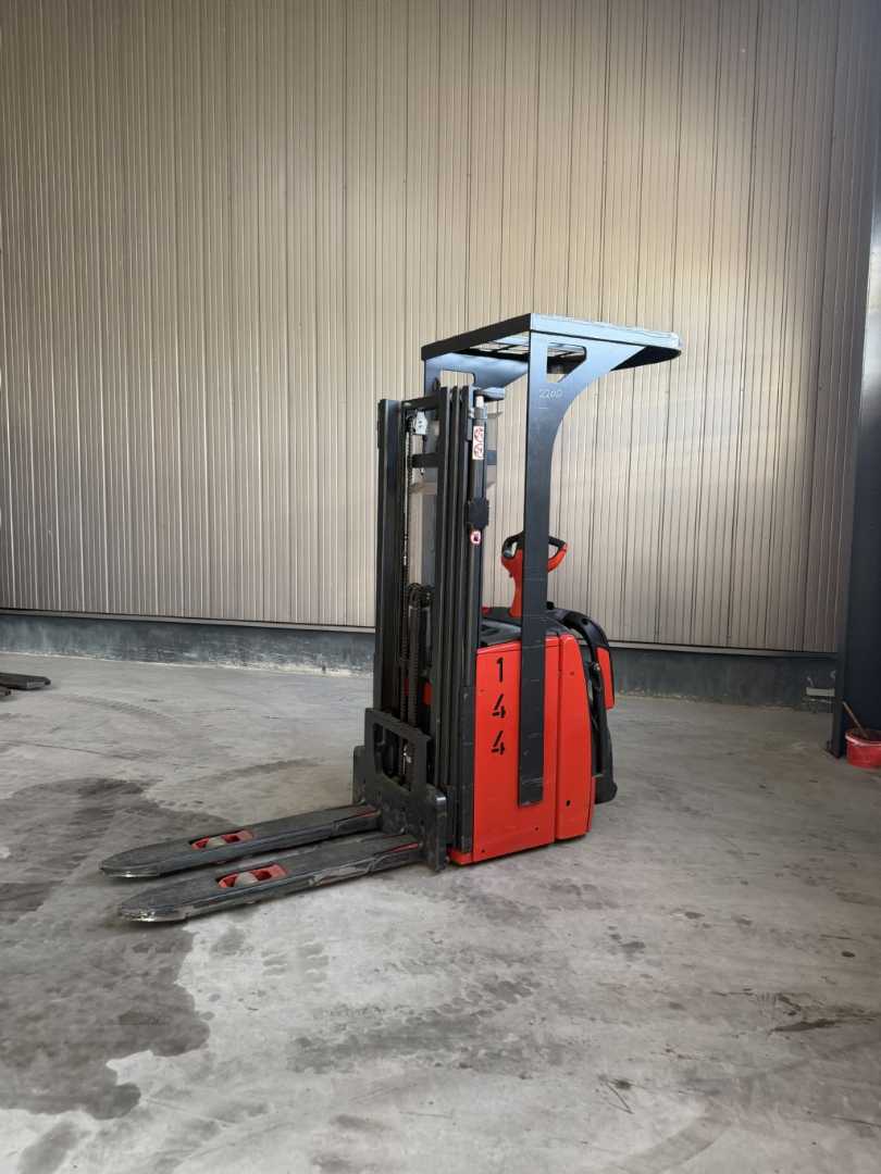 Used Forklift Linde L14AP Aukšto kėlimo krautuvas su grąžulu (Image 4) Used Forklift Linde L14AP Aukšto kėlimo krautuvas su grąžulu (Image 4)