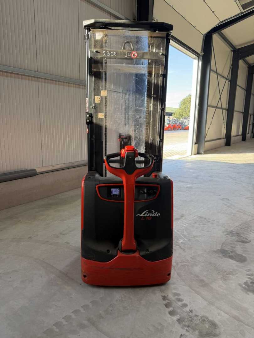 Used Forklift Linde L16 Aukšto kėlimo krautuvas su grąžulu (Image 2) Used Forklift Linde L16 Aukšto kėlimo krautuvas su grąžulu (Image 2)
