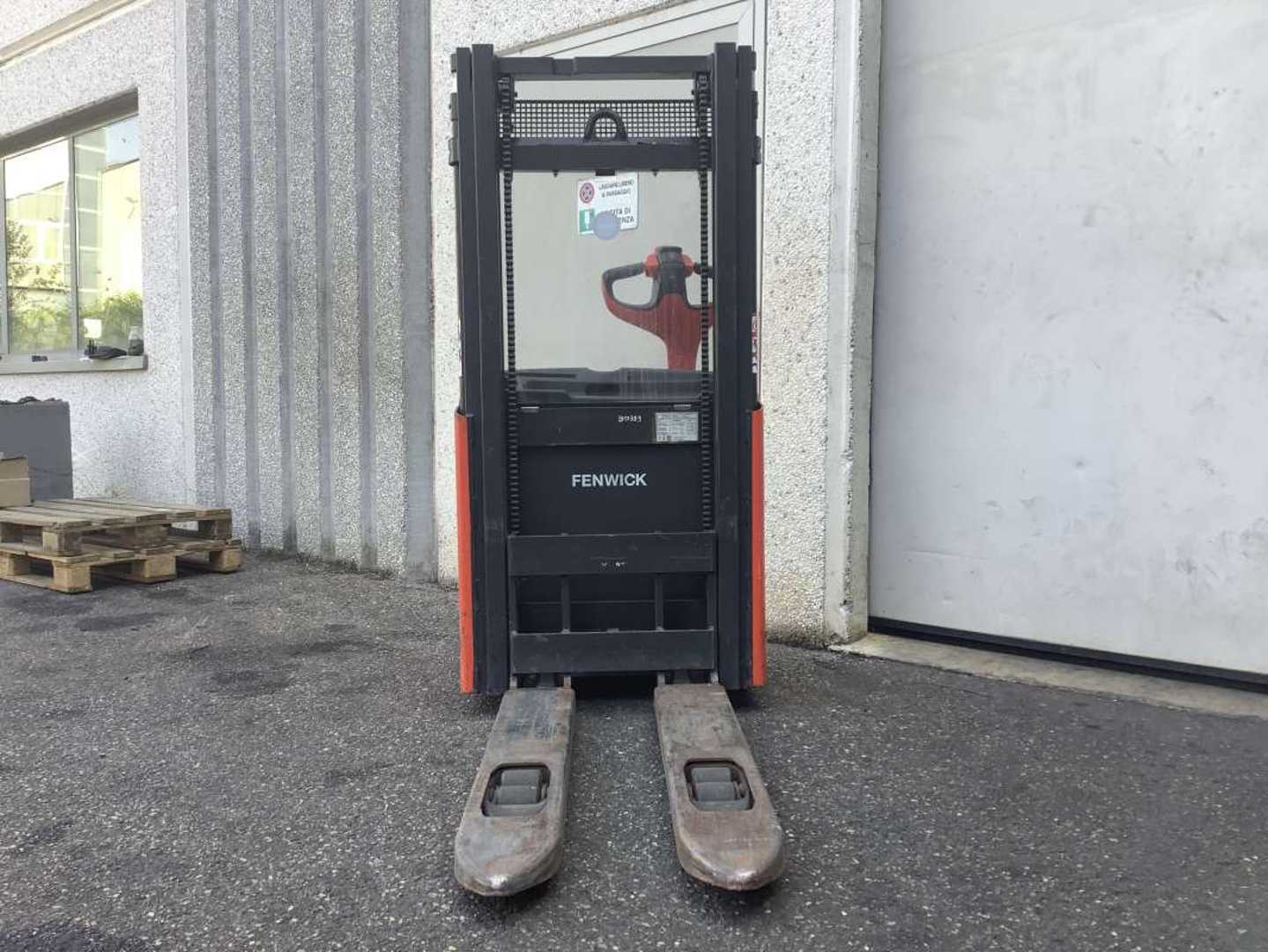Used Forklift Linde L12 Aukšto kėlimo krautuvas su grąžulu (Image 4)