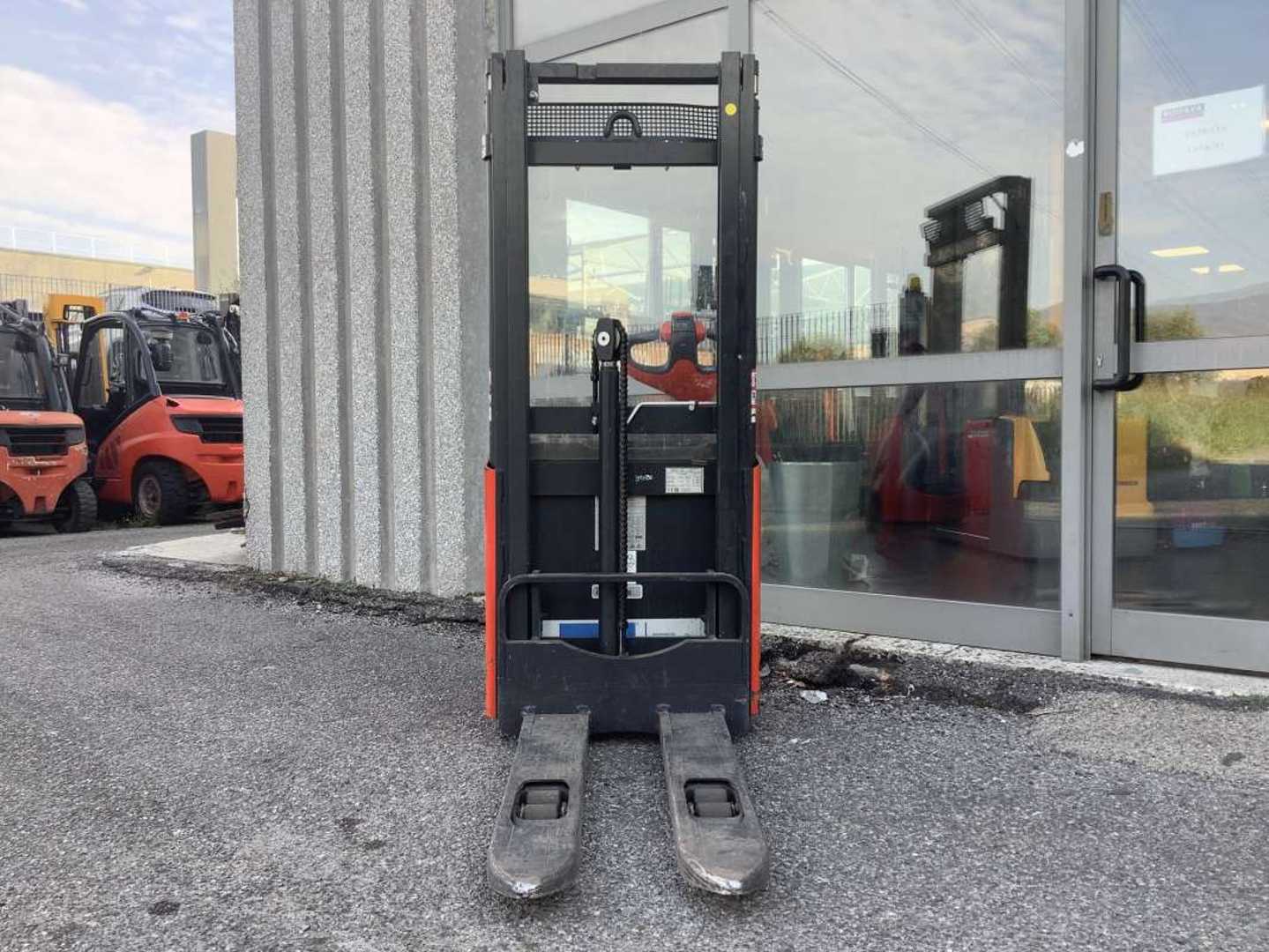 Used Forklift Linde L12 Aukšto kėlimo krautuvas su grąžulu (Image 3)